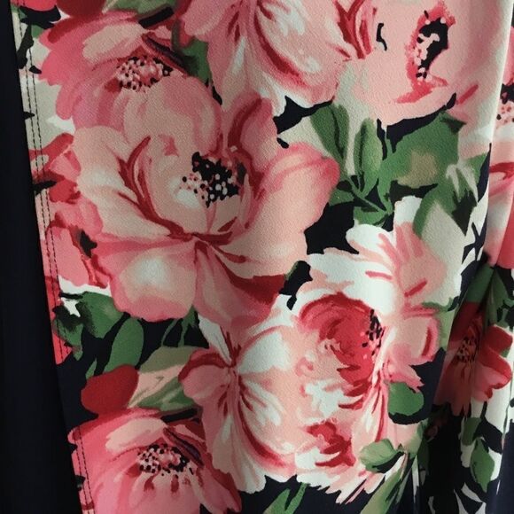Charter club pink floral and navy top medium - Picture 2 of 6